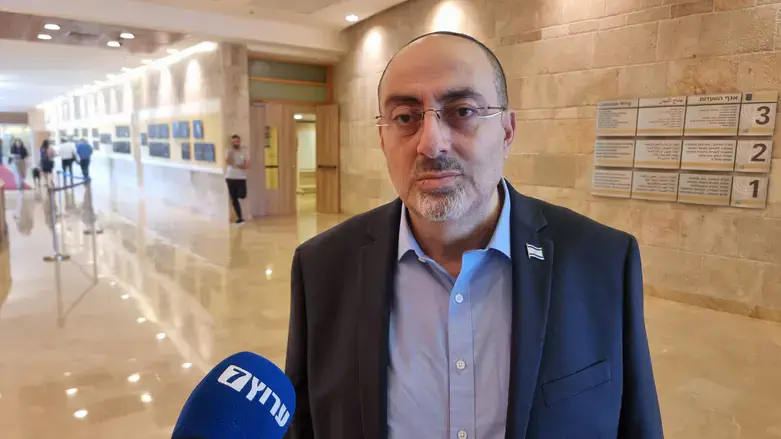 ניסים ואטורי