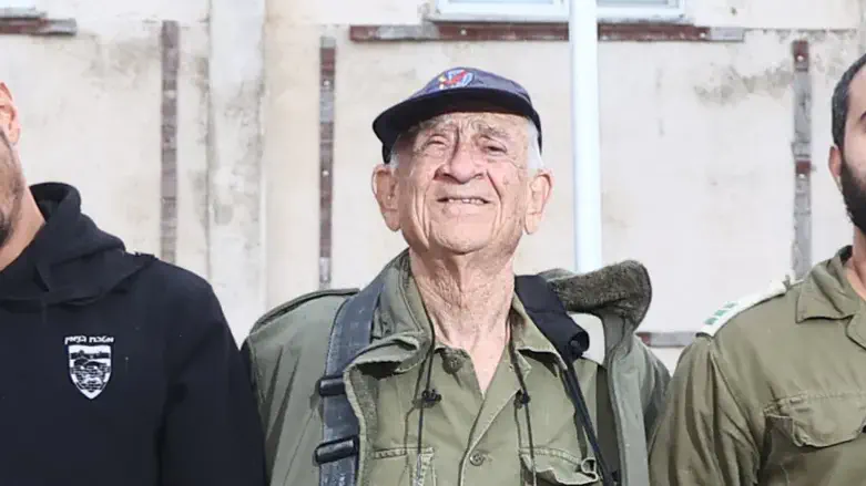 מי הירא ורך הלבב שיעז לא לקחת ממנו דוגמה אישית? עזרא יכין במילואים