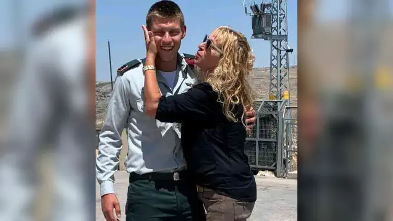 גלית ולדמן עם בנה אריאל בן משה ז"ל