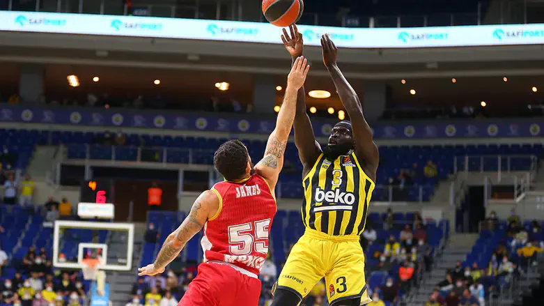 שאיוק במדי פנרבחצ'ה. ילבש שוב צהוב