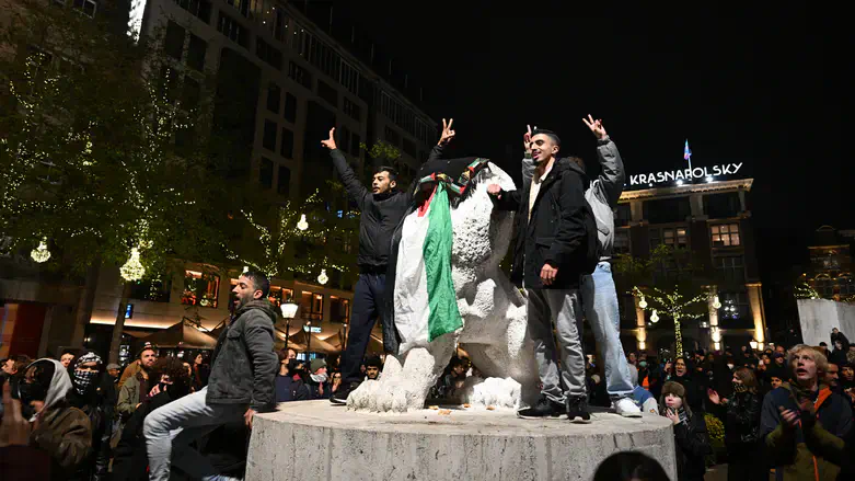 Anti-Israel protesters in Amsterdam