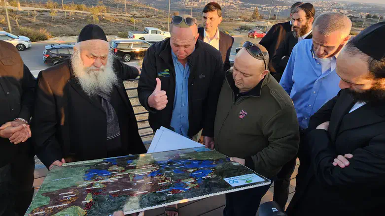 השר גולדקנופף בסיור