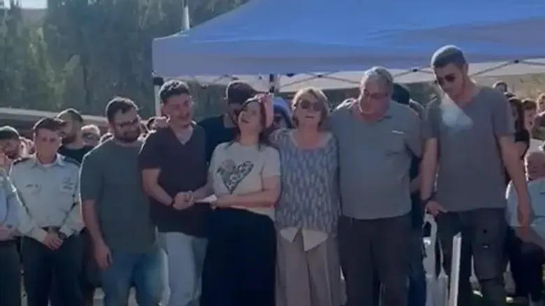 השירה בהלוויתו של שריה אלבוים