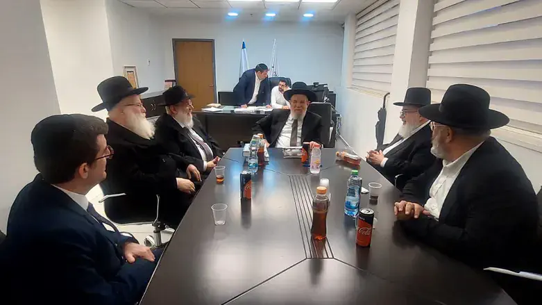 בפגישה