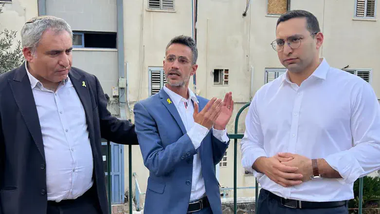 השרים וסרלאוף ואלקין במהלך הסיור