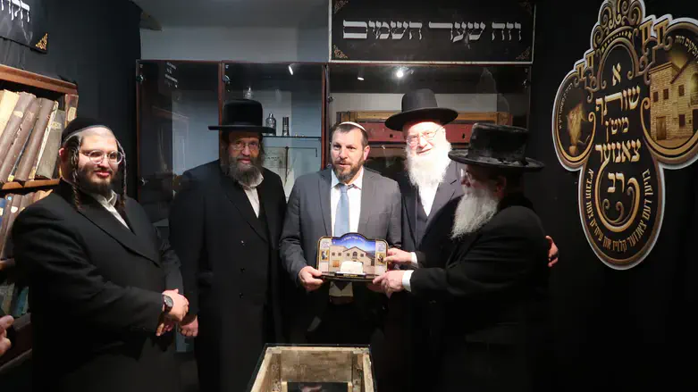 הסיור בצאנז