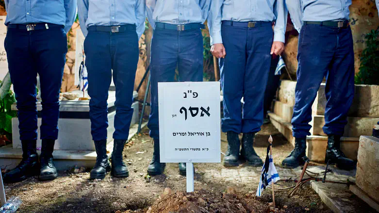 אסף דגן הובא למנוחות