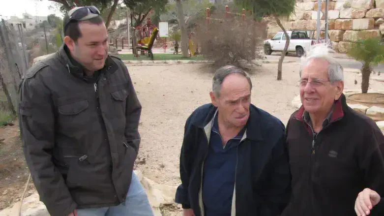 חיים טופול בסיור בשומרון יחד יוסי דגן