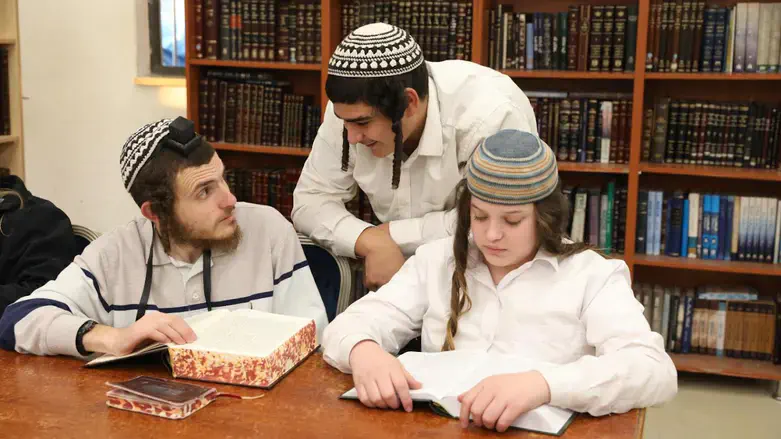 תלמידי ישיבת נחלת יוסף