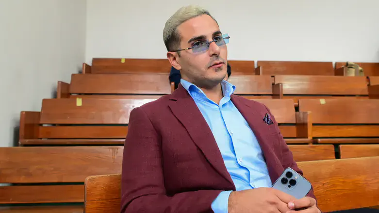 שמעון חיות, נוכל הטינדר