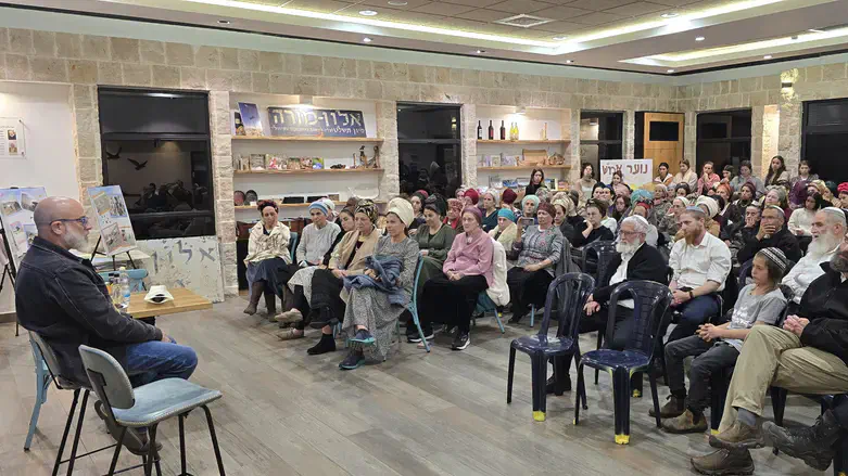 תושבי אלון מורה עם שי ונקרט