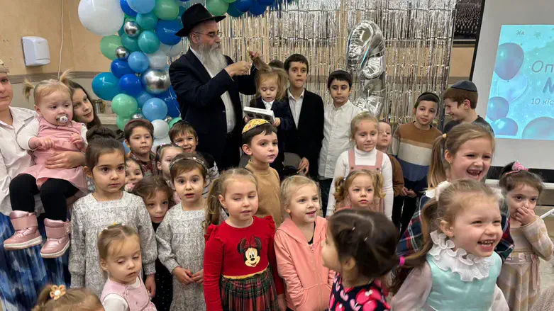 חגיגת החלאקה בבית היתומים באודסה