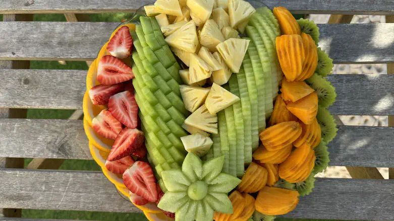 מגש פירות לחנוכה