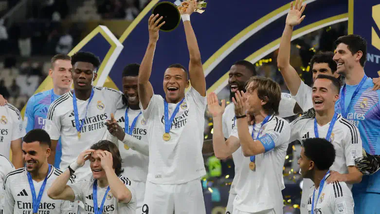 אמבפה חוגג תואר בקטאר