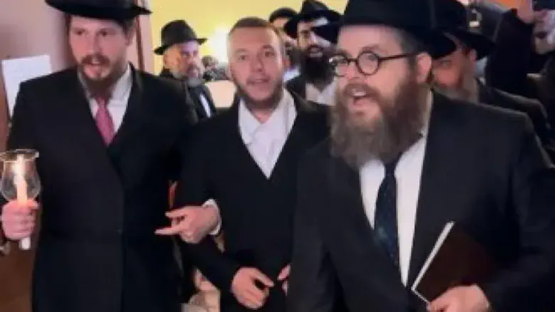 החתם בדרכו לחופה