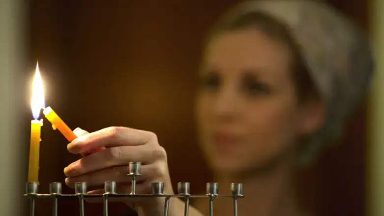 Hanukkah candle (illustration)