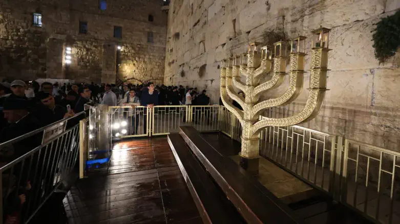 החנוכה בכותל המערבי