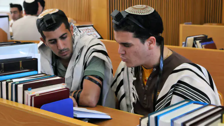 Hesder yeshiva (illustrative)
