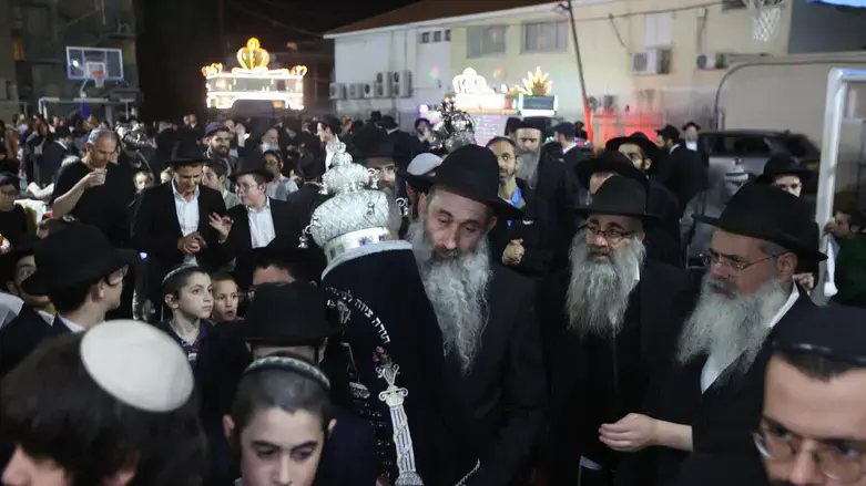 הכנסת ספר התורה