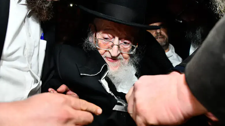 ראש הישיבה הישיש קרע 'קריעה'