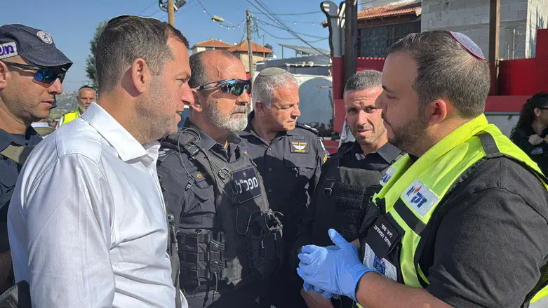 Sofer,right, and Governor Yossi Dagan, left