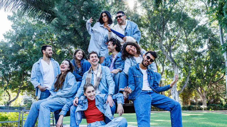 לייק הום צעירי הבימה