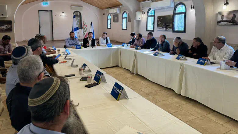 השר סמוטריץ' עם ראשי הרשויות