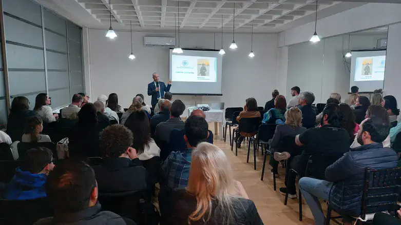 מחברים את יהדות התפוצות לגיבורי העל