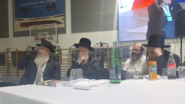 הכנסת ספר התורה לזכר הלוחמים מהיחידה הסודית