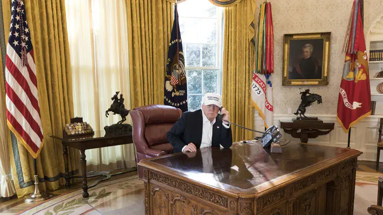 טראמפ בחדר הסגלגל בכהונתו הקודמת