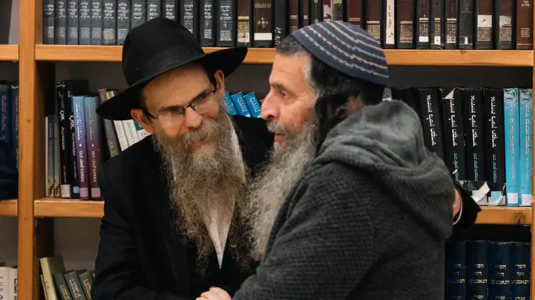 הרב יצחק שפירא עם הרב נתן כהן