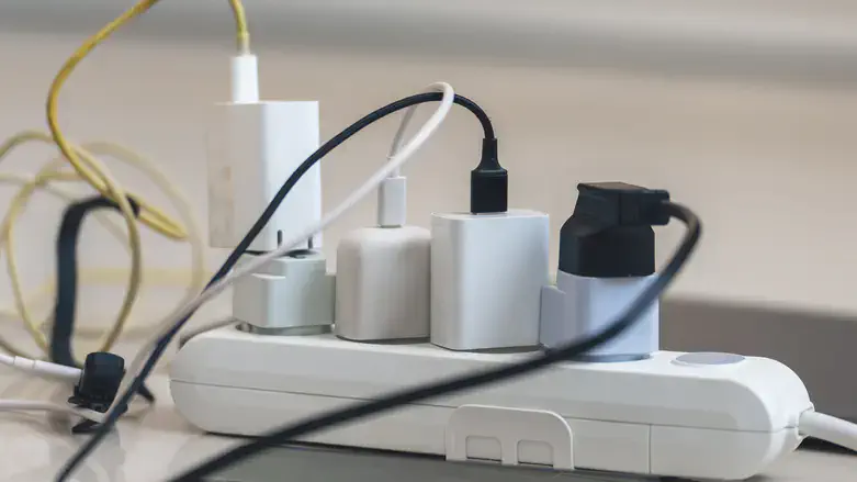 Зарядные устройства (иллюстрация)