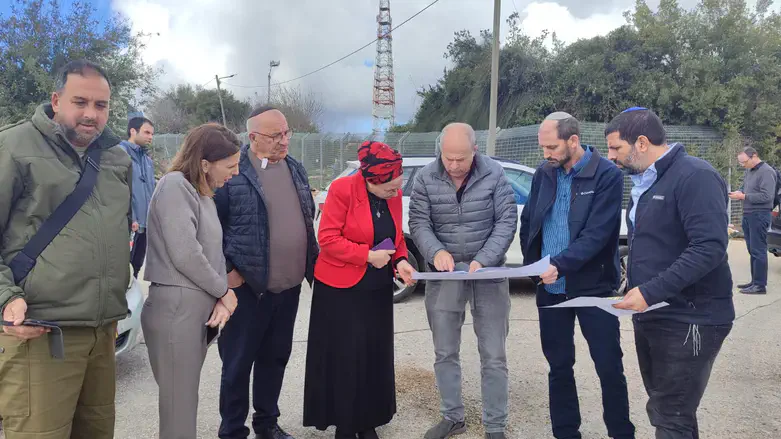 השרה סטרוק בסיור בגבול לבנון