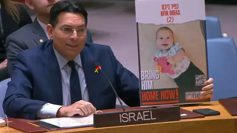 Ambassador Danon with a photo of Kfir Bibas