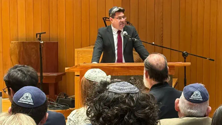 אופיר אקוניס באירוע