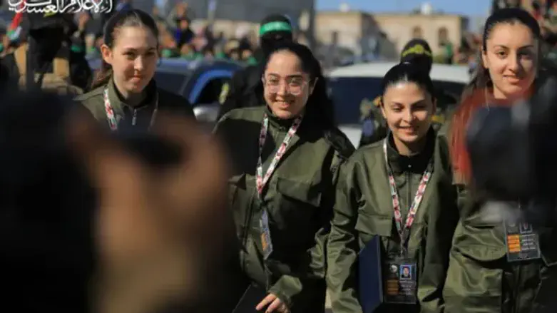 ארבע התצפיתניות מוקפות במחבלי חמאס