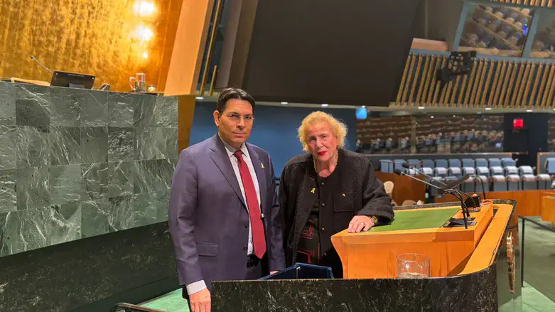 השגריר דנון עם מריאן מילר בבניין האו"ם