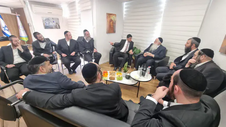 פרוש עם ראש העיר