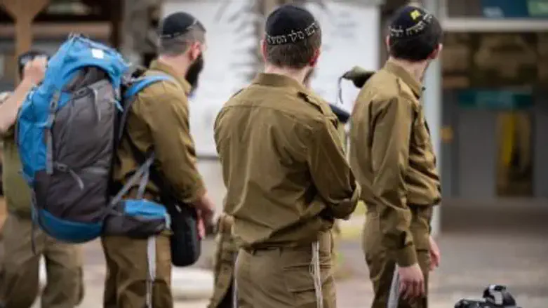 Soldiers in the Hashmonaim Brigade