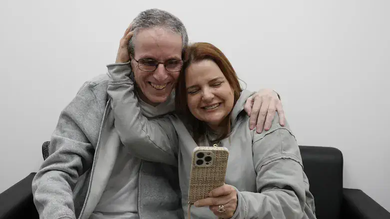 אוהד בן עמי בנקודת הקליטה