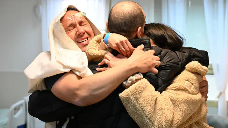 Шэрон Шараби встречается со своим братом