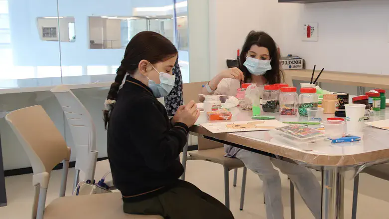 היילי שעברה השתלת כבד עם מירי שקיבלה כליה