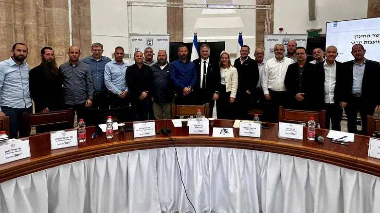 ראשי מועצת יש"ע עם השר קיש