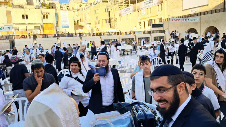 ישיבת עטרת צבי בסליחות