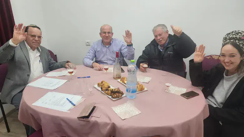 שמעון רוקח (משמאל) נבחר לראשות המועצה הדתית