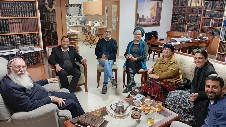 הפגישה בבית הרב שמעון כהן