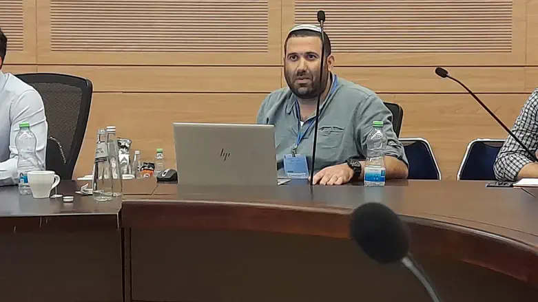 אלישיב אריאל