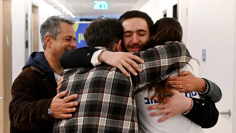 Omer Shem Tov reunites with hsi family