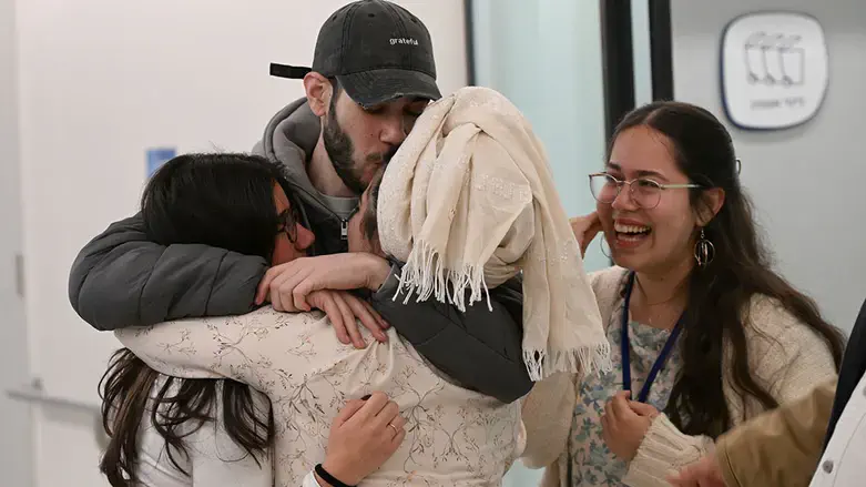 Элия Коэн с семьей