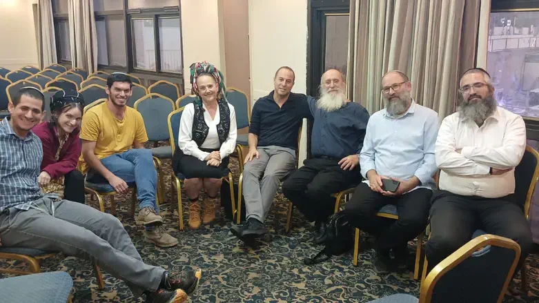 הפגישה בין הרב שרקי לרבעון